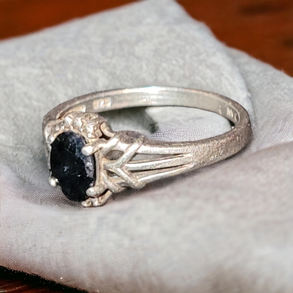 Sterling Silver and Onyx Ring Size 7
